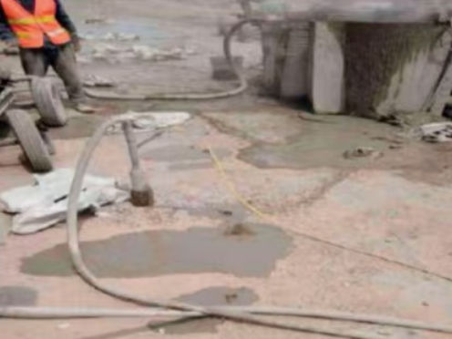 永宁水泥混凝土路面板底注浆技术 路面脱空注浆整治方案