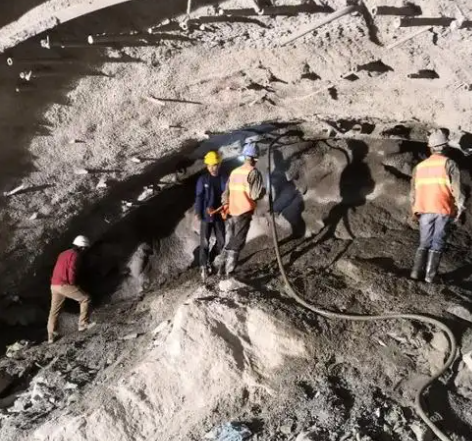 永宁隧道拱顶带模注浆料，微膨胀注浆料的特点及施工工艺